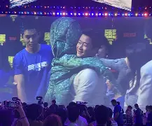 三亿体育-Apex英雄焦点战：怒海狂鲨对战幽魂战线，血洗全场，赢下信心之战的简单介绍