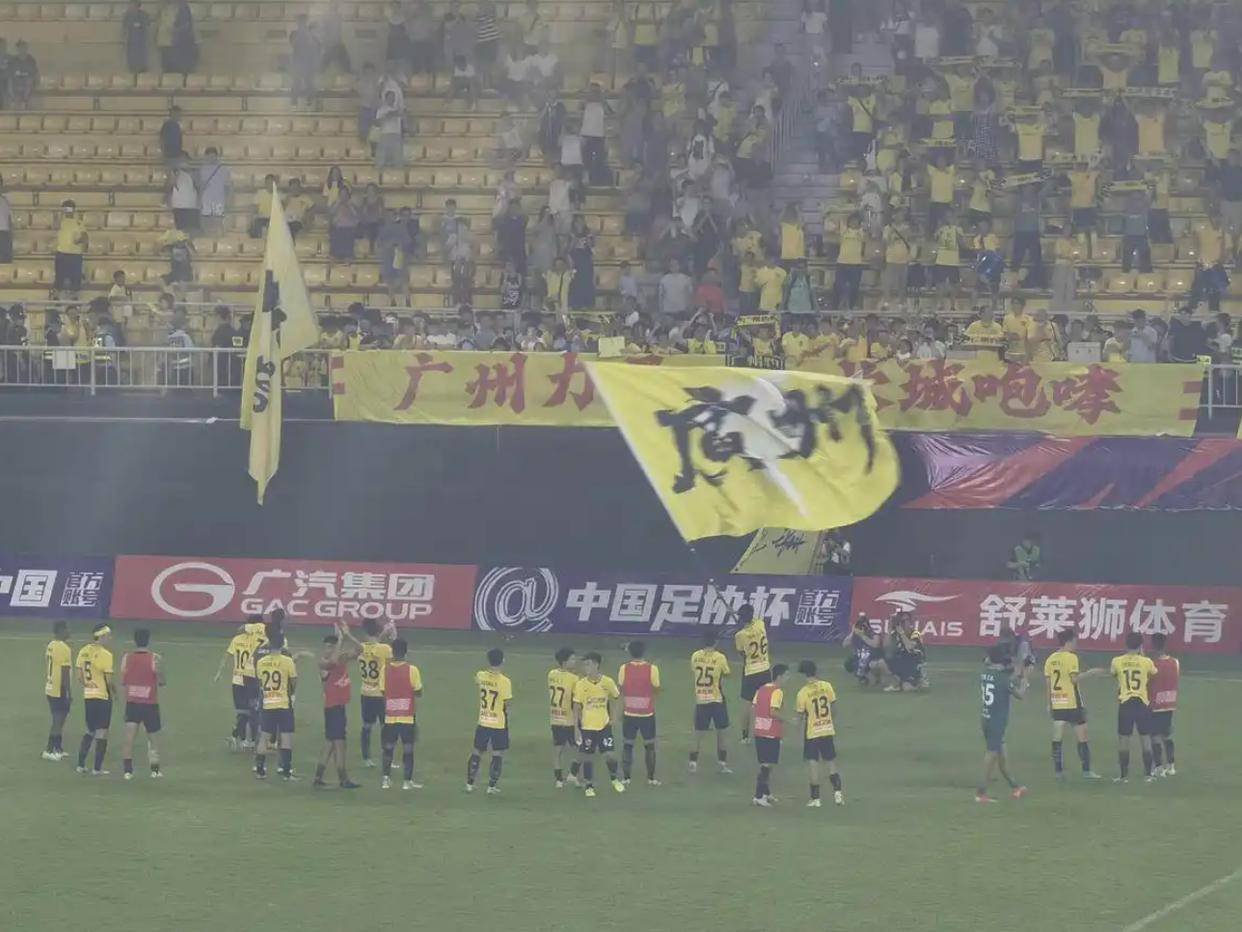 三亿体育平台-关于中甲又一主教练将下课！率队3连败濒临降级区，球员质疑踢假球的信息