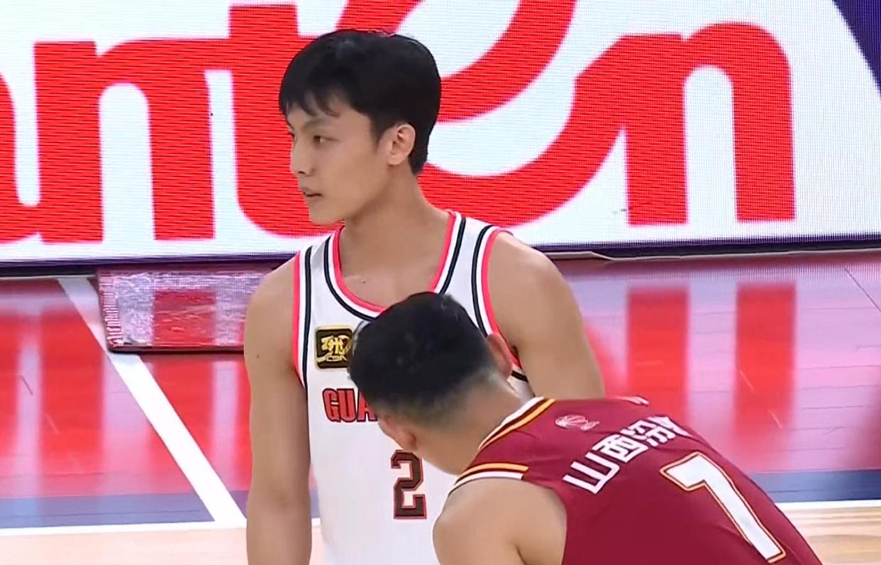 关于广东男篮张昊训练日常投射训练&结合球出手的信息