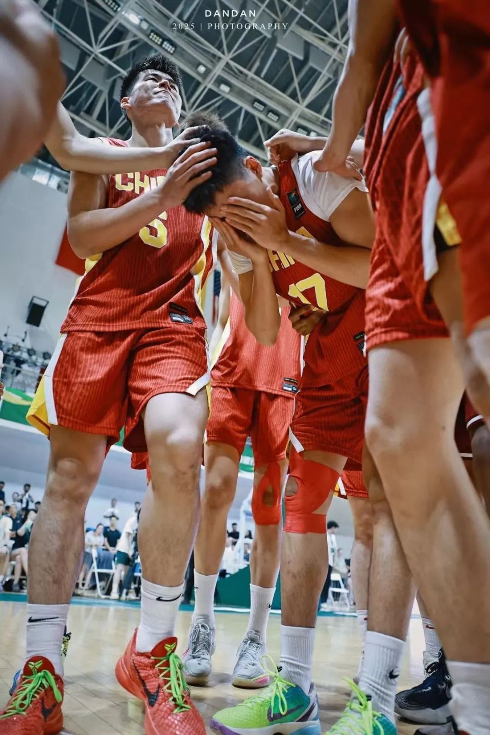 包含这可咋整！中国U19男篮4战狂丢80个进攻篮板的词条